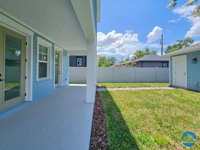 Building Photo - 408 E Oak Ave