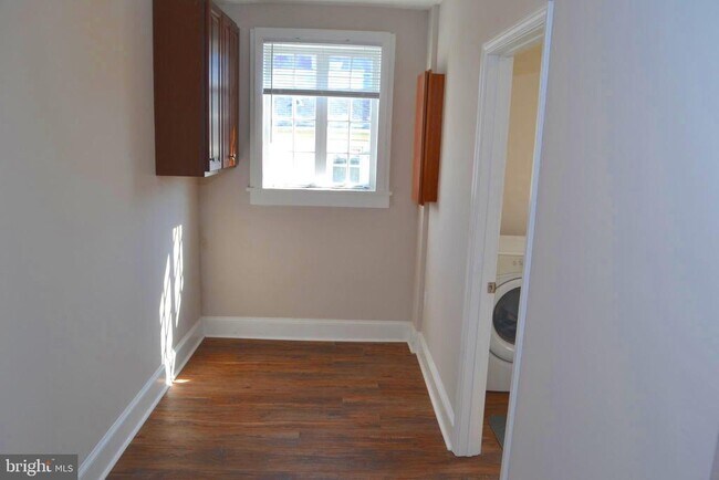 Building Photo - 200 W All Saints St