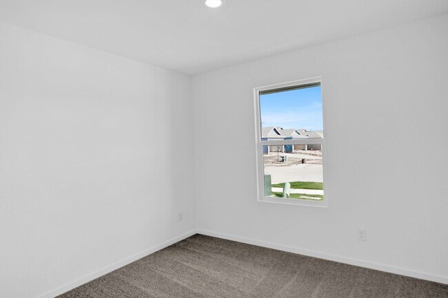 Building Photo - 1025 MacNab Dr
