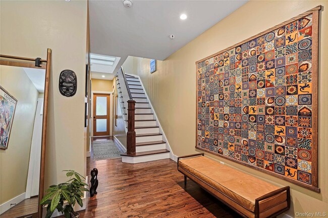 Building Photo - 493 Warburton Ave