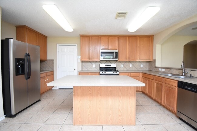 Building Photo - 11215 Overland Trail Dr