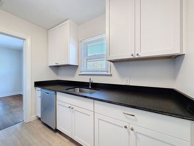 Building Photo - 3800 Dartmouth Ave N