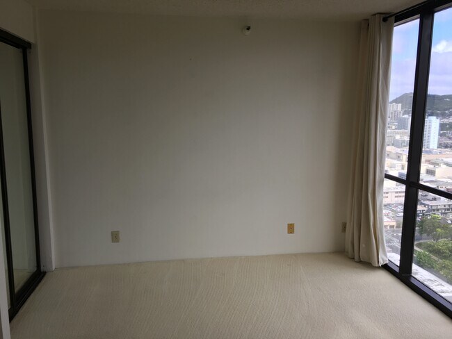 Building Photo - 930 Kaheka St
