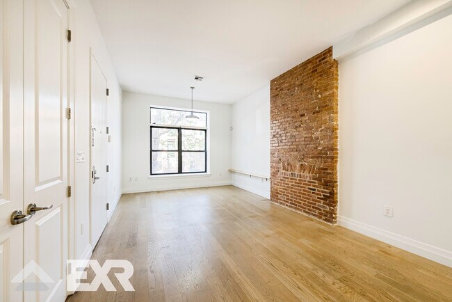 Building Photo - 456 Quincy St