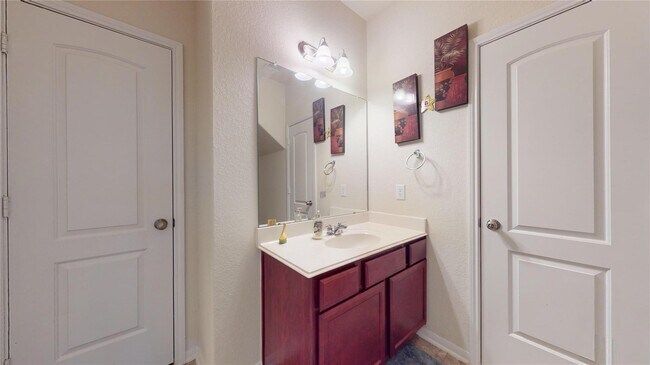 Building Photo - 3202 Cabin Wood Way