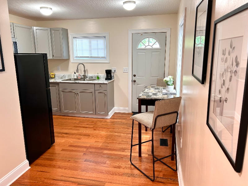 Building Photo - 2628 Hiawatha St