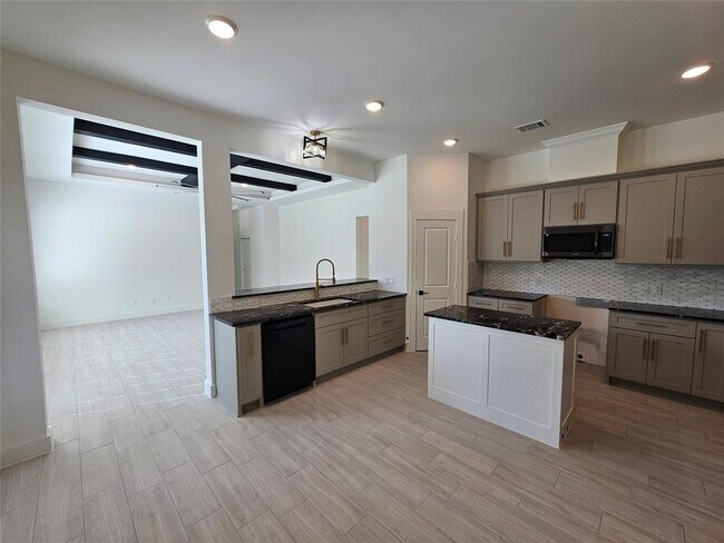 Building Photo - 25939 Lantern Ln