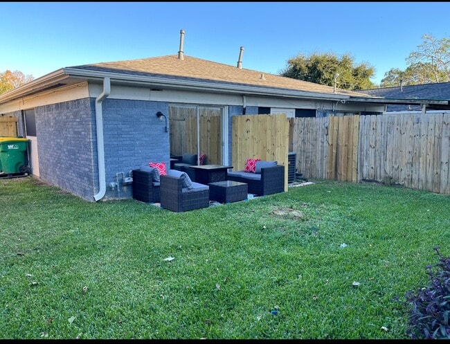 Building Photo - 1815 Bahama Dr