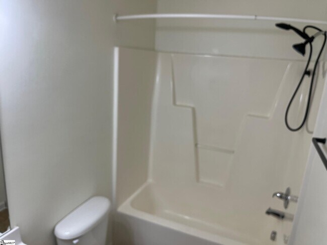 Building Photo - 154 S Lake Emory Dr