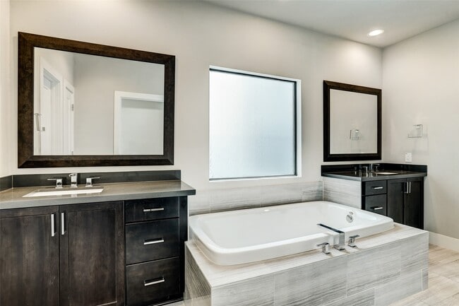 Building Photo - 1309 Laird St