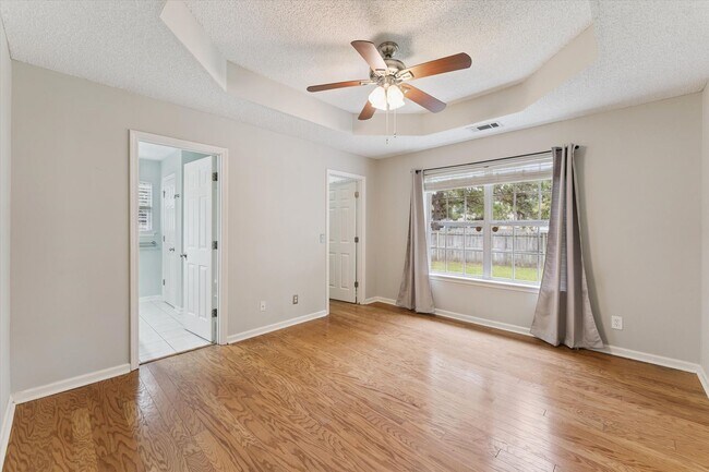 Building Photo - $500 RENT CREDIT | MOVE-IN READY! (Pet Friendly)