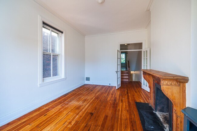 Building Photo - 206 S 43rd St