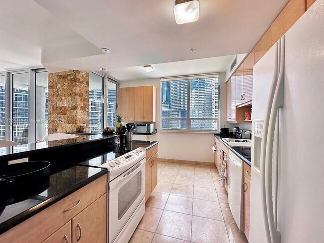 Building Photo - 801 Brickell Key Blvd