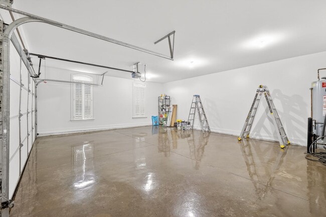 Building Photo - Beautiful 6BR Executive Brentwood Home with Pool