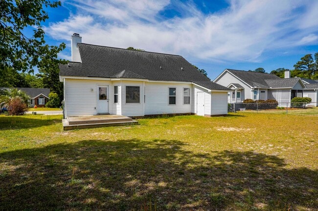 Building Photo - Refined 3-Bedroom Home with New LVP Flooring in Prime West Columbia Location!