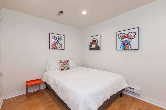 Building Photo - Beautiful and spacious 2 bedroom Apartment with Deck in Society Hill, right on South Street