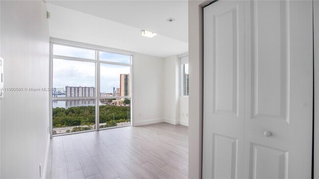 Building Photo - 400 Sunny Isles Blvd