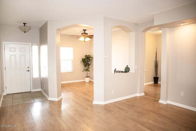 Building Photo - San Tan Ranch Beauty