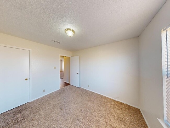 Building Photo - 408 SE 6th St