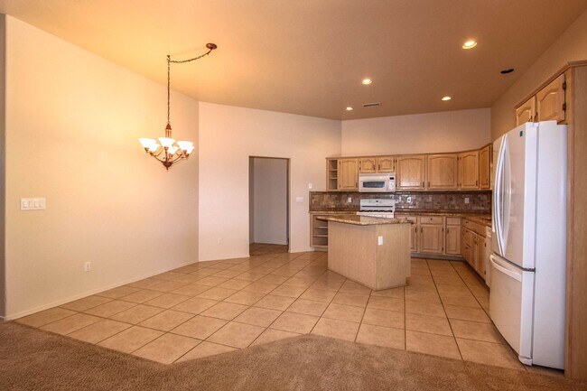 Building Photo - 653 Golden Hawk Dr