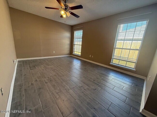 Building Photo - 913 Mackinaw Trail