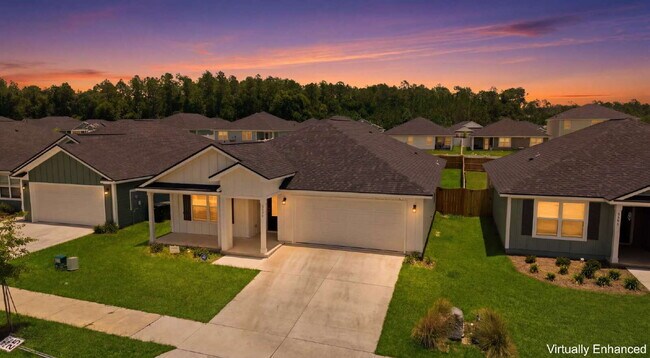 Building Photo - Huge 4 bedroom 2 bathroom home in Southwood