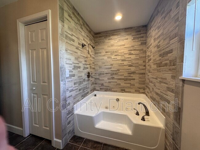 Building Photo - 607 Plantation Ct