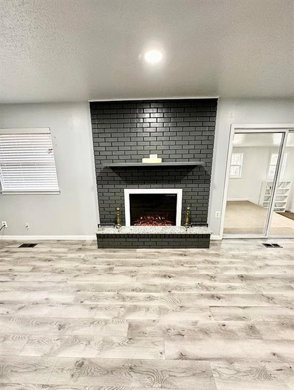 Building Photo - 3215 Oakwood Dr