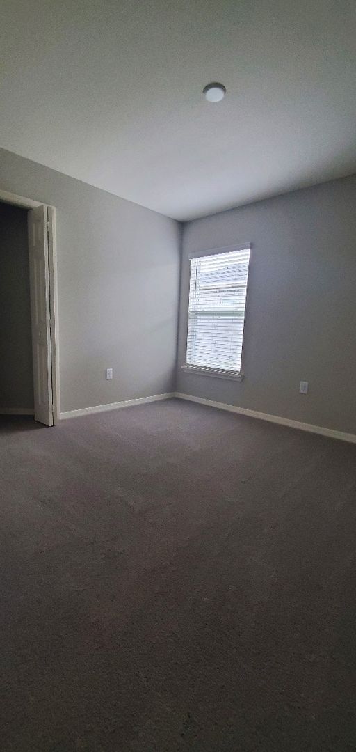 Building Photo - Like New!! 4-Bedroom, 2-Bathroom in Lakeland