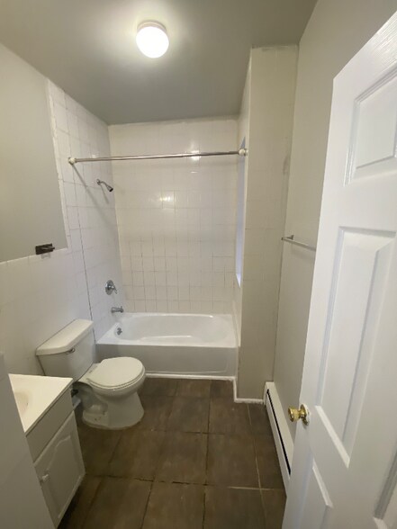 Building Photo - 114 Ashley St