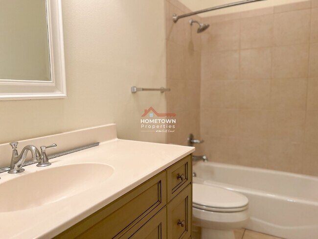 Building Photo - Beautiful 3-Bed Home with Outdoor Kitchen ...