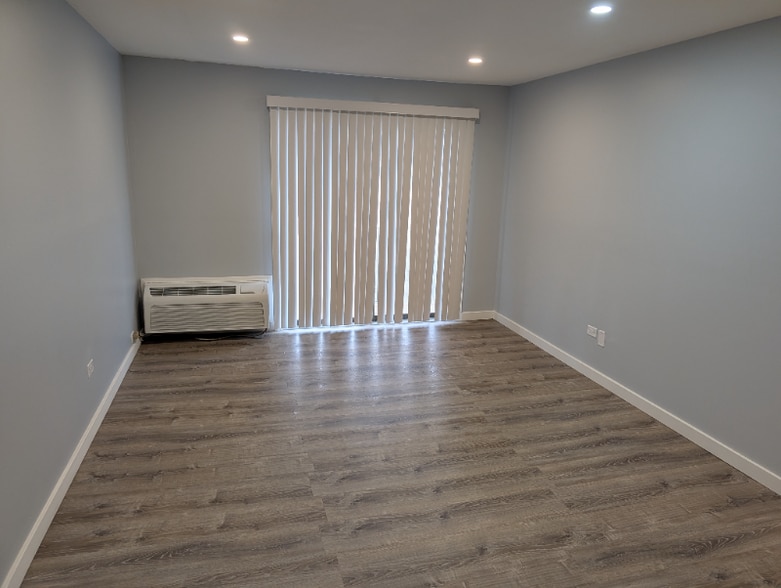 Building Photo - 262 George St