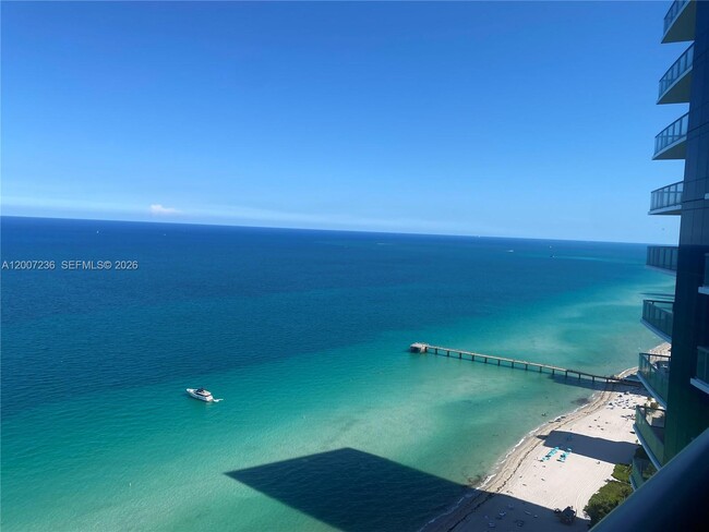 Building Photo - 17121 Collins Ave