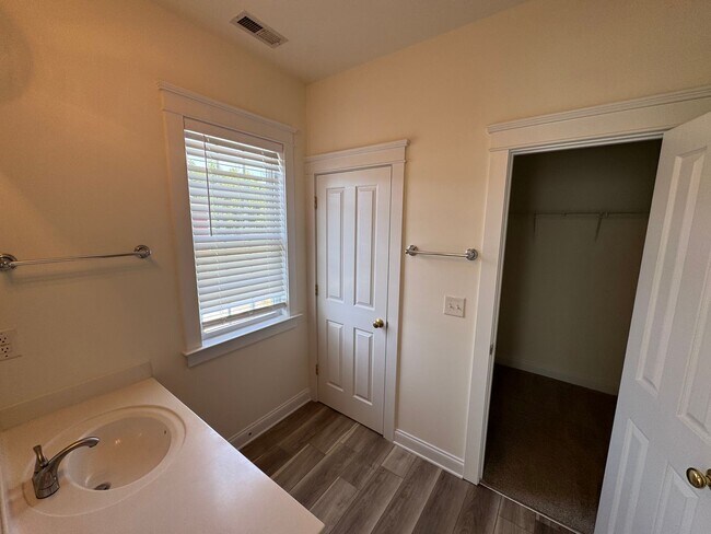 Building Photo - 13743 Carleen Way Dr