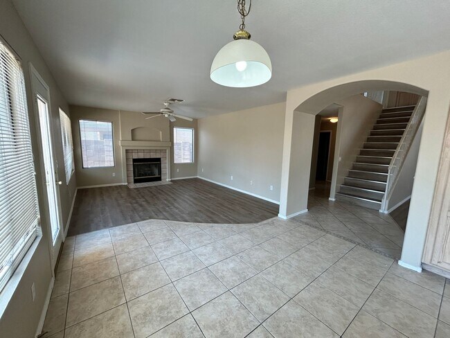 Building Photo - Spacious 4-Bedroom 3-Bath Peoria Home with...