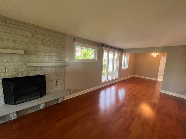 Building Photo - 9240 S 87th Ct