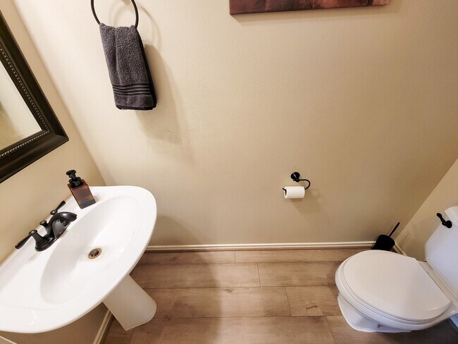 Building Photo - 17615 Forest Haven Trail