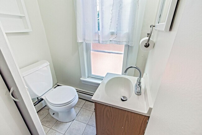 Building Photo - 3 bedroom, 1.5 bath home in The Triangle, Wilmington, DE