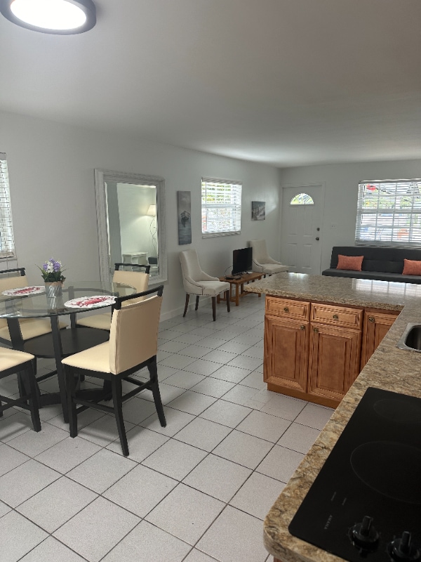 Building Photo - 506 SW 18th Ct