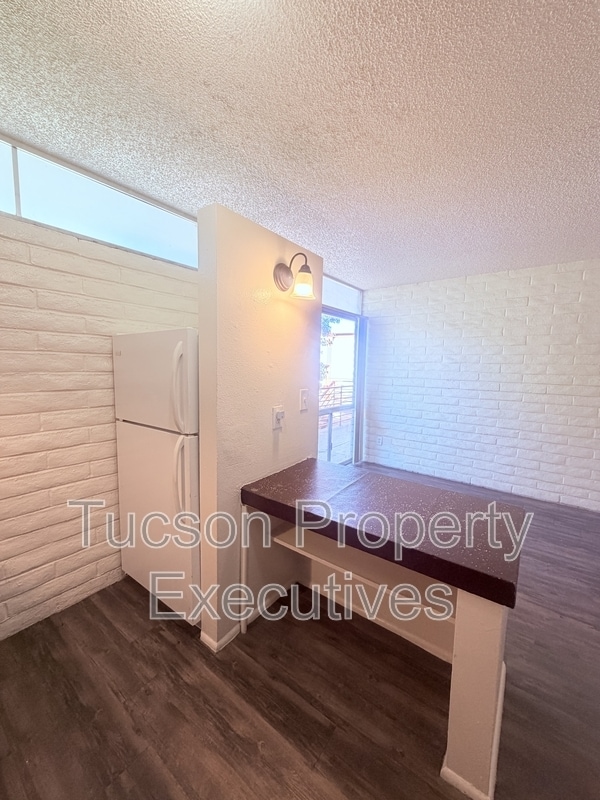 Building Photo - 20 N Leonora Ave