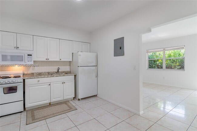 Building Photo - 424 NE 64th St