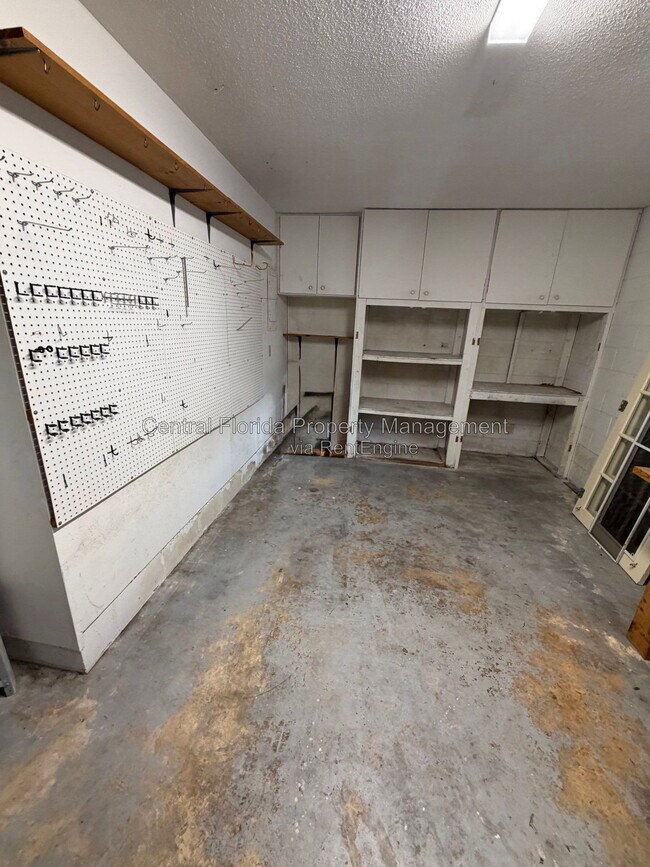 Building Photo - 3137 Thistlehill Dr