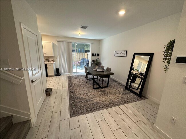 Building Photo - 1030 SE 23rd Terrace