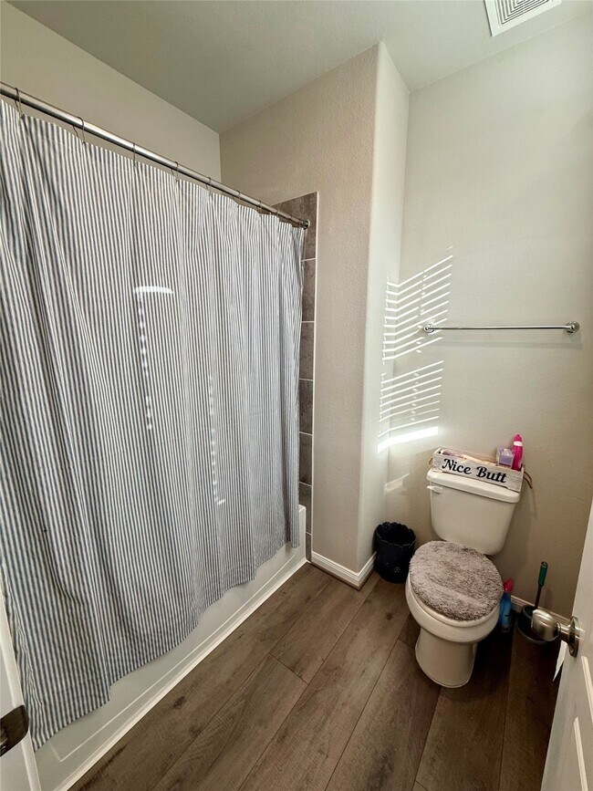 Building Photo - 15402 Sailpoint Ln