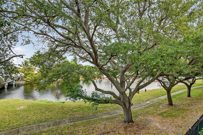 Building Photo - 2502 N Dixie Hwy