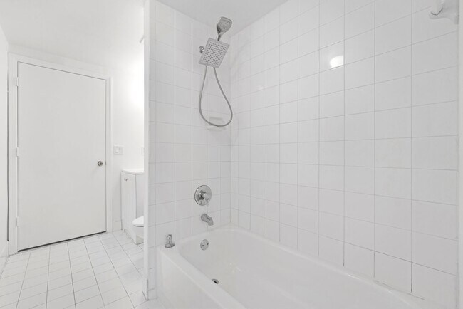Building Photo - SPACIOUS 2/2 UNIT CENTRALLY LOCATED