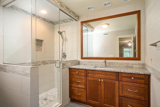 Building Photo - 558 Emory Oaks Way