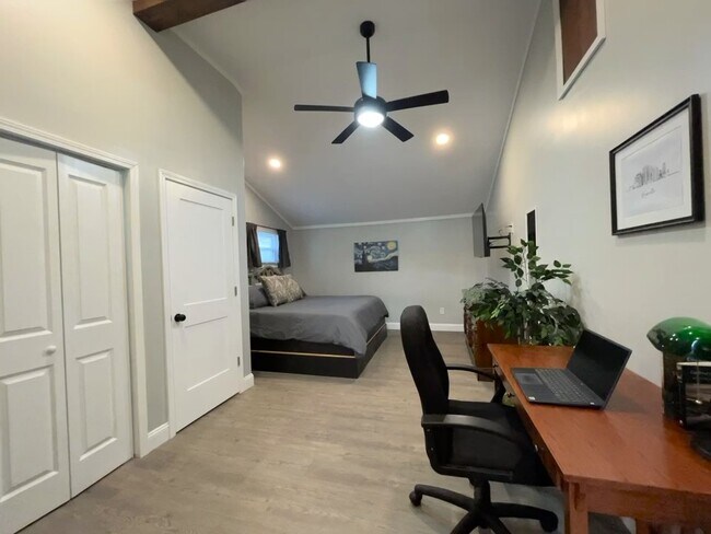 Building Photo - 220 E Hendron Chapel Rd