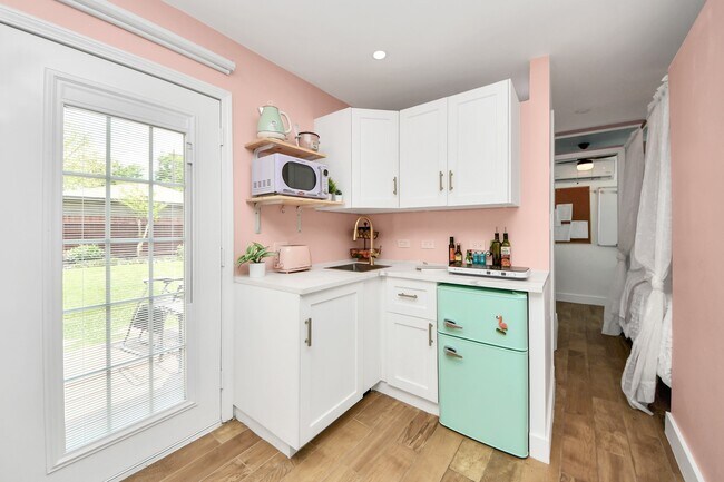 Building Photo - 5523 Cheena Dr