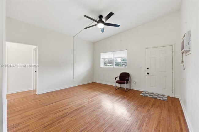 Building Photo - 1620 NE 160th St